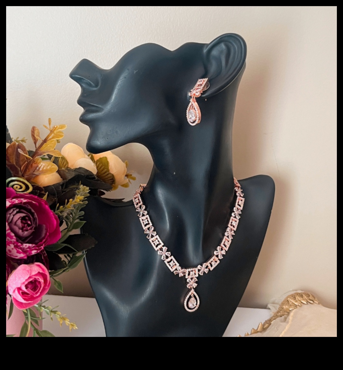 Ethereal Elegance Ανεβάστε το στυλ σας με τα κοσμήματα μόδας 2 Ethereal Elegance: Ανεβάστε το στυλ σας με κοσμήματα μόδας