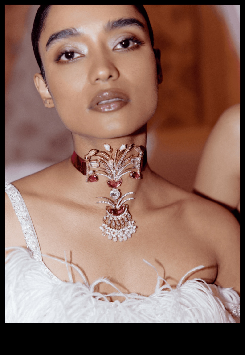 Μοντέρνα γοητεία: Καθορίστε το στυλ σας με τα σύγχρονα τσόκερ