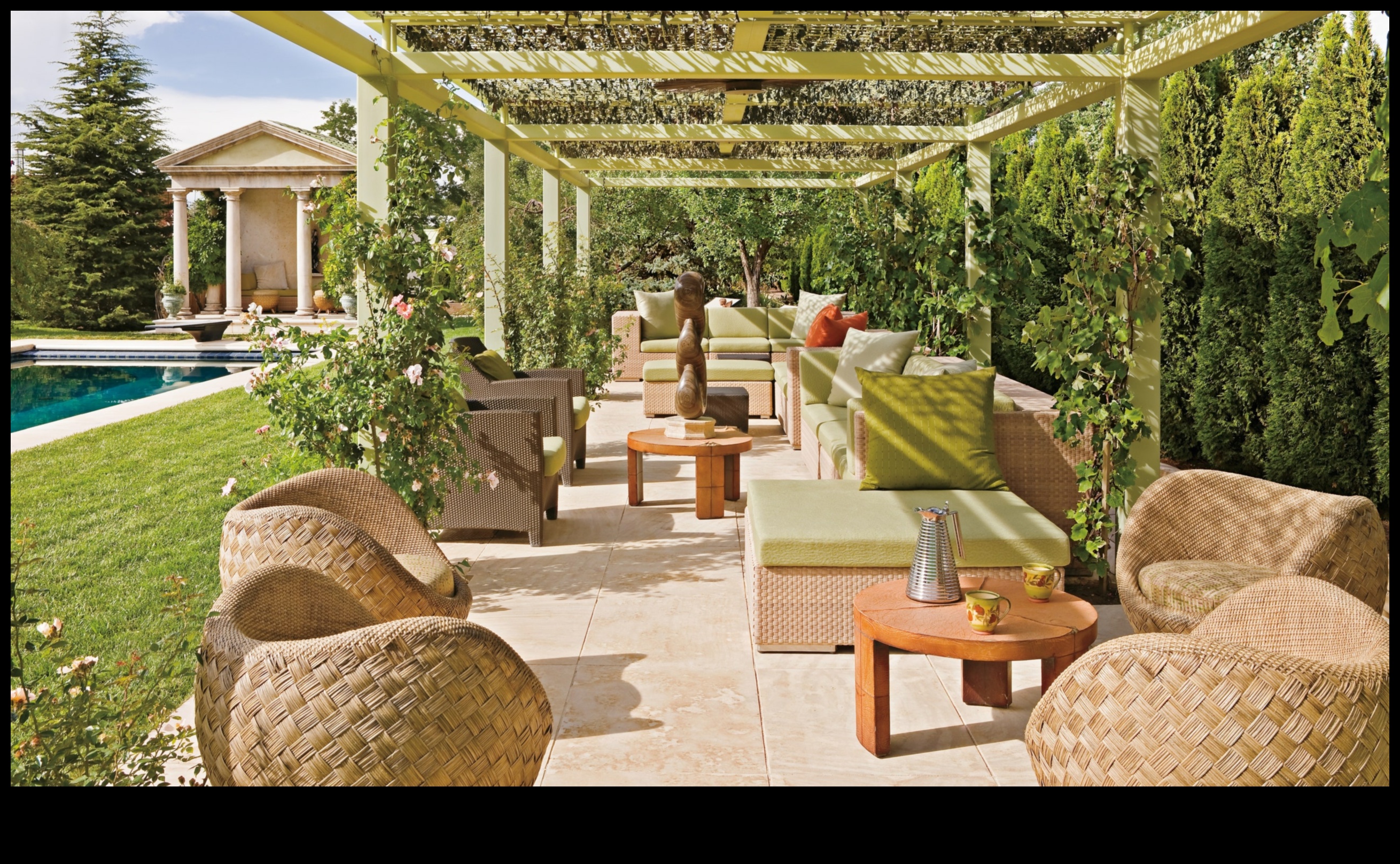 Garden Grandeur: Chic Accents για τον εξωτερικό σας χώρο