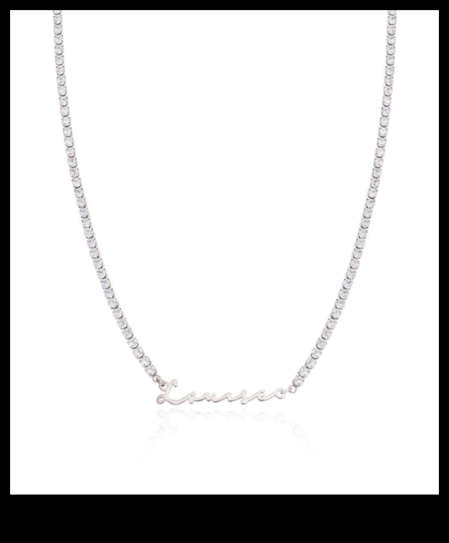 Signature Sparkle: Φωτίστε το στυλ σας με τα εμβληματικά μας κολιέ