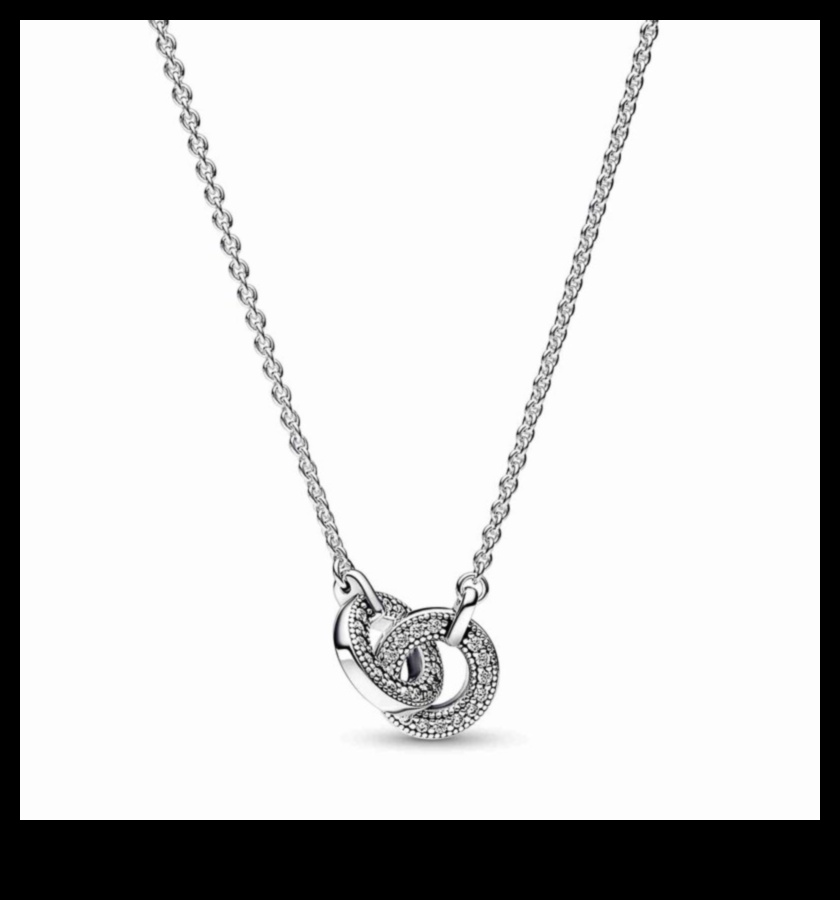 Signature Sparkle: Φωτίστε το στυλ σας με τα εμβληματικά μας κολιέ