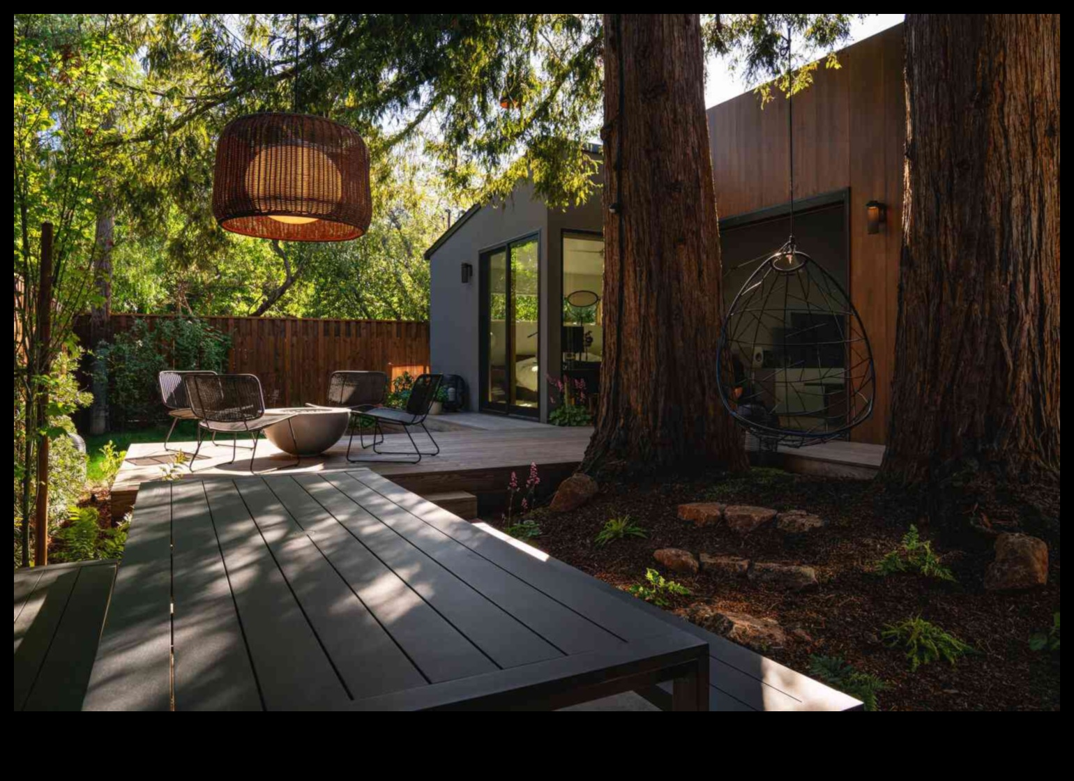 Enchanted Outdoors Ανακαλύψτε τη γοητεία των κομψών καθισμάτων για το Backyard Oasis 4 Enchanted Outdoors: Ανακαλύψτε τη γοητεία των κομψών καθισμάτων