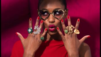 Glamorous Gems: Κάντε μια δήλωση με τα εντυπωσιακά δαχτυλίδια μας