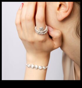 Harmony in Silver: Βρείτε τη μελωδία σας στα Silver Symphony Rings μας