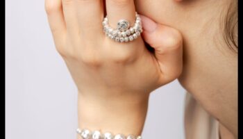 Harmony in Silver: Βρείτε τη μελωδία σας στα Silver Symphony Rings μας