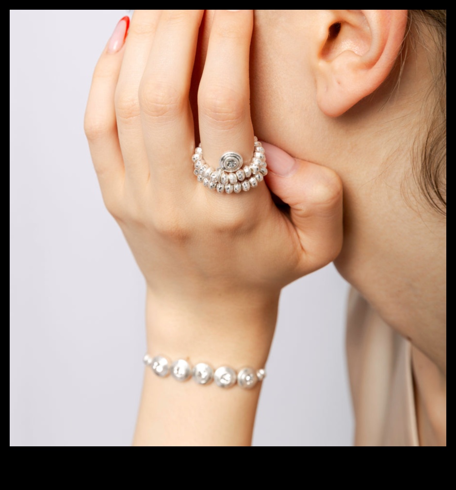 Harmony in Silver: Βρείτε τη μελωδία σας στα Silver Symphony Rings μας