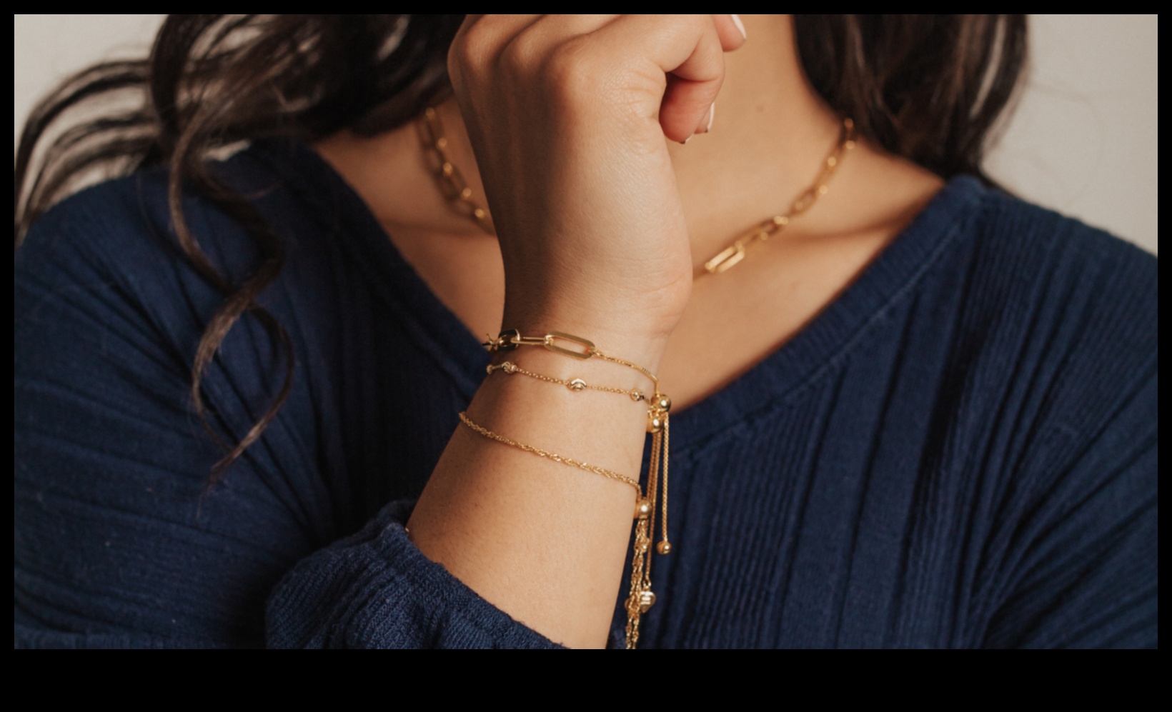 Μοντέρνο Luxe: Εξερευνήστε τη γοητεία των κομψών βραχιολιών