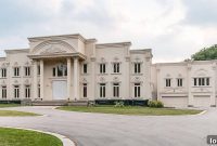 Luxury Bridle Path Estate Heads to Auction